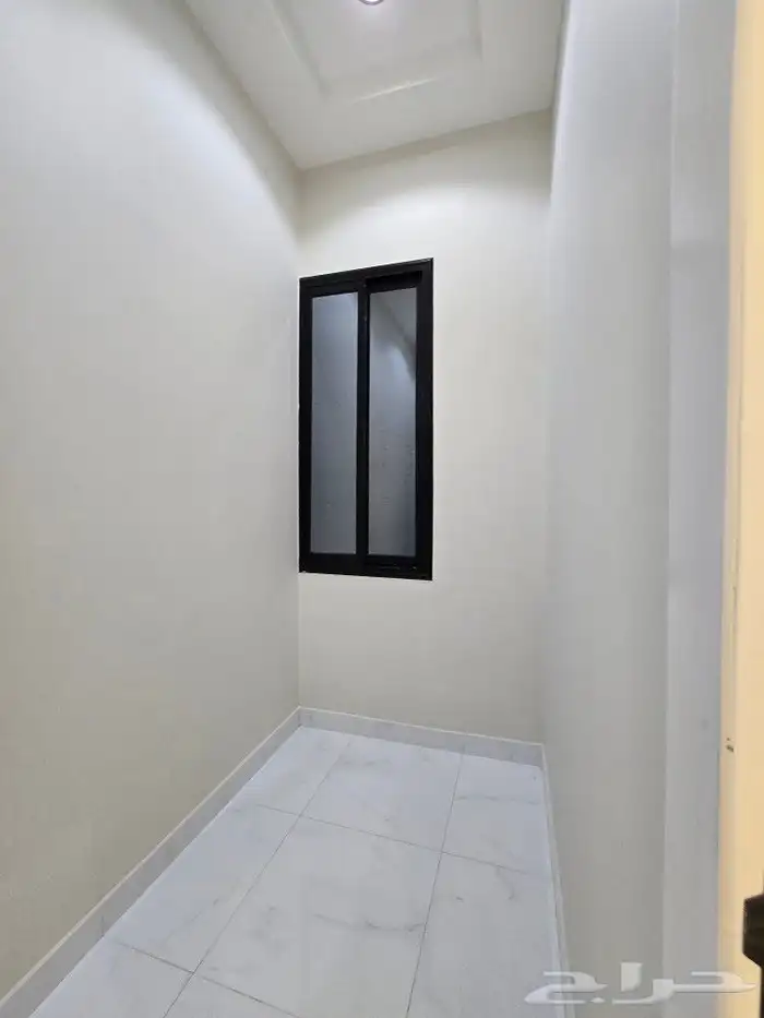 للبيع روف علوى مع ملحق مدخل مستقل 8غرف تشطيبVIPطريق الثمانين 10