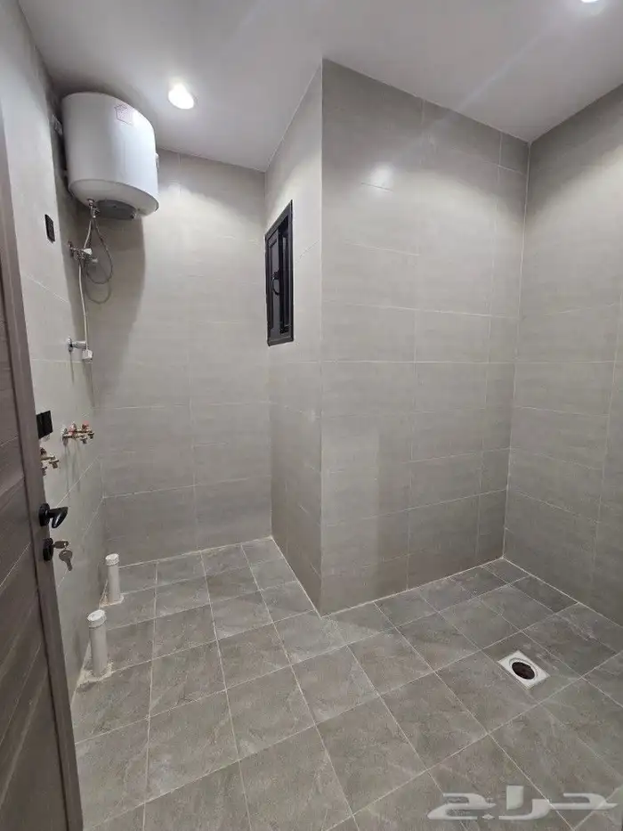 للبيع متبقي دور علوي 6غرف VIP بسطح مستقل من 520 ألف بالضيافه 10