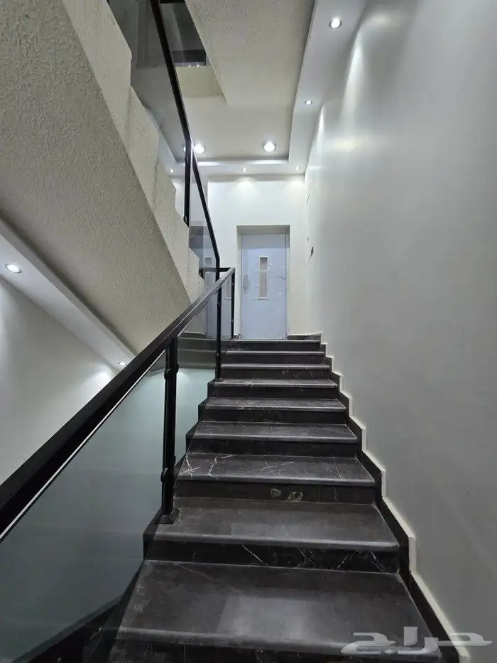 للبيع روف علوى مع ملحق تشطيب فاخر 9غرف بالمحاله أبها قرطبة 5