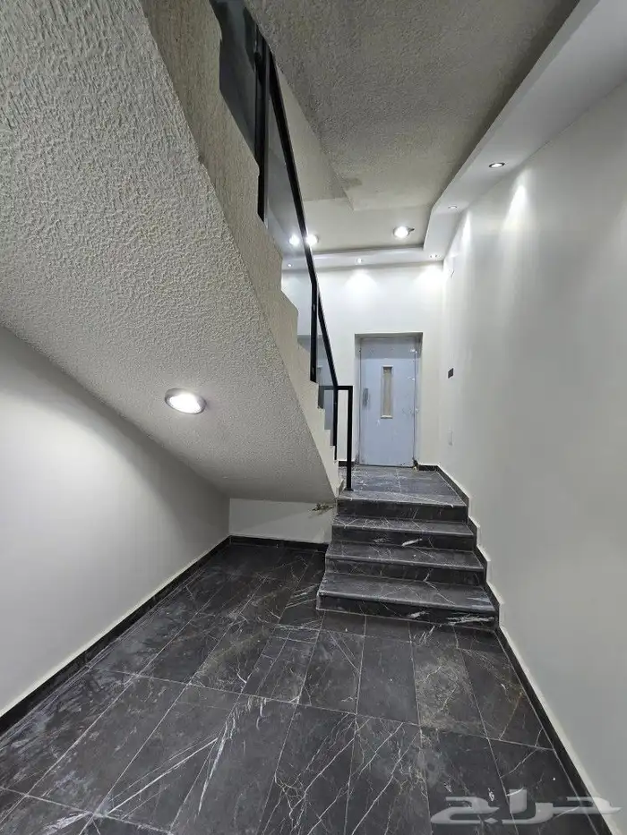 للبيع روف علوى مع ملحق تشطيب فاخر 9غرف بالمحاله أبها قرطبة 3