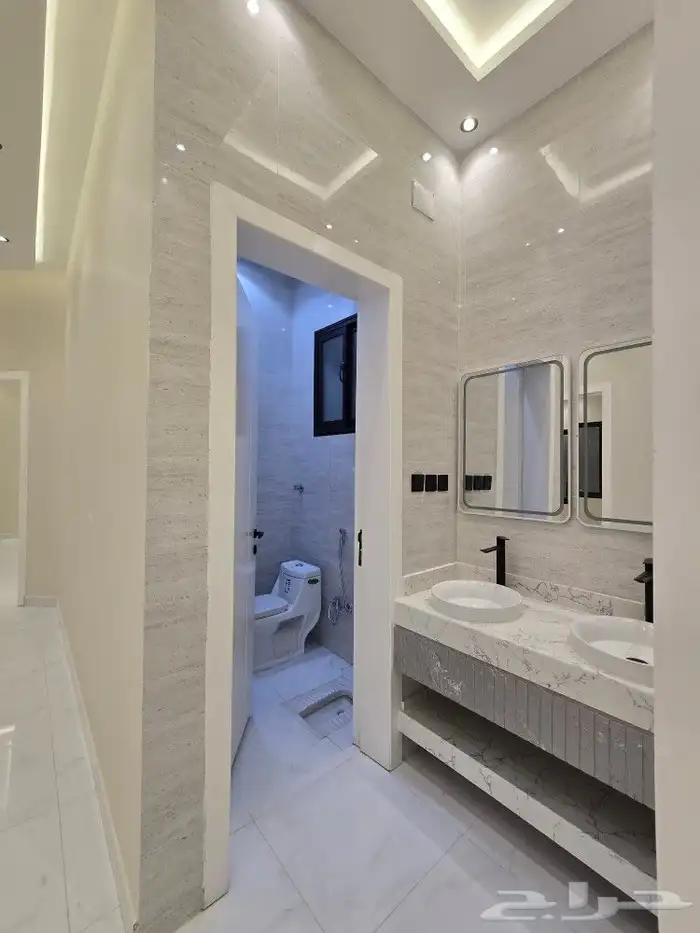 للبيع روف علوى مع ملحق مدخل مستقل 8غرف تشطيبVIPطريق الثمانين 14