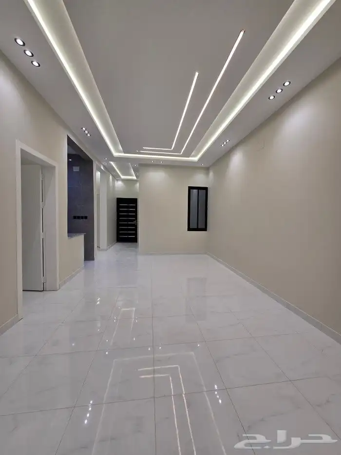 للبيع روف علوى مع ملحق مدخل مستقل 8غرف تشطيبVIPطريق الثمانين 24