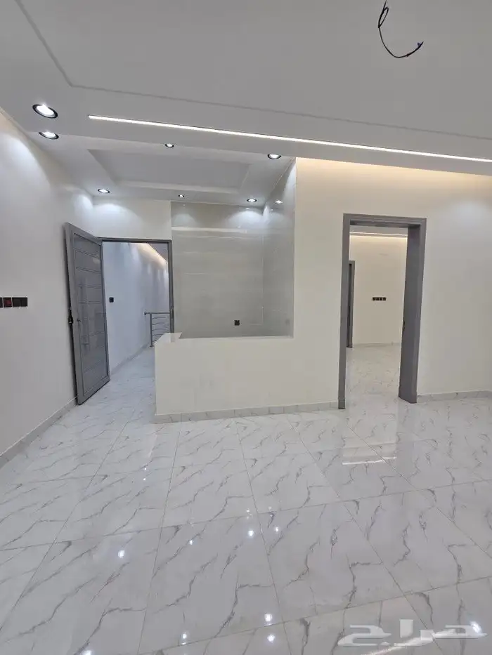 للبيع روف علوى مع ملحق بمدخل سياره 9غرف650 ألف طريق الثمانين 29