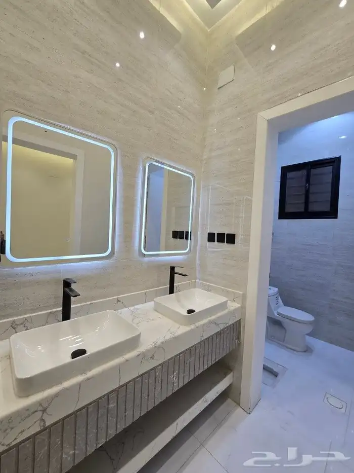 للبيع روف علوى مع ملحق مدخل مستقل 8غرف تشطيبVIPطريق الثمانين 7