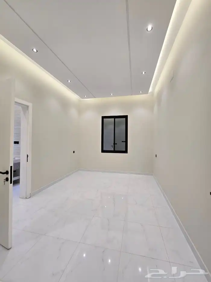 للبيع روف علوى مع ملحق مدخل مستقل 8غرف تشطيبVIPطريق الثمانين 8