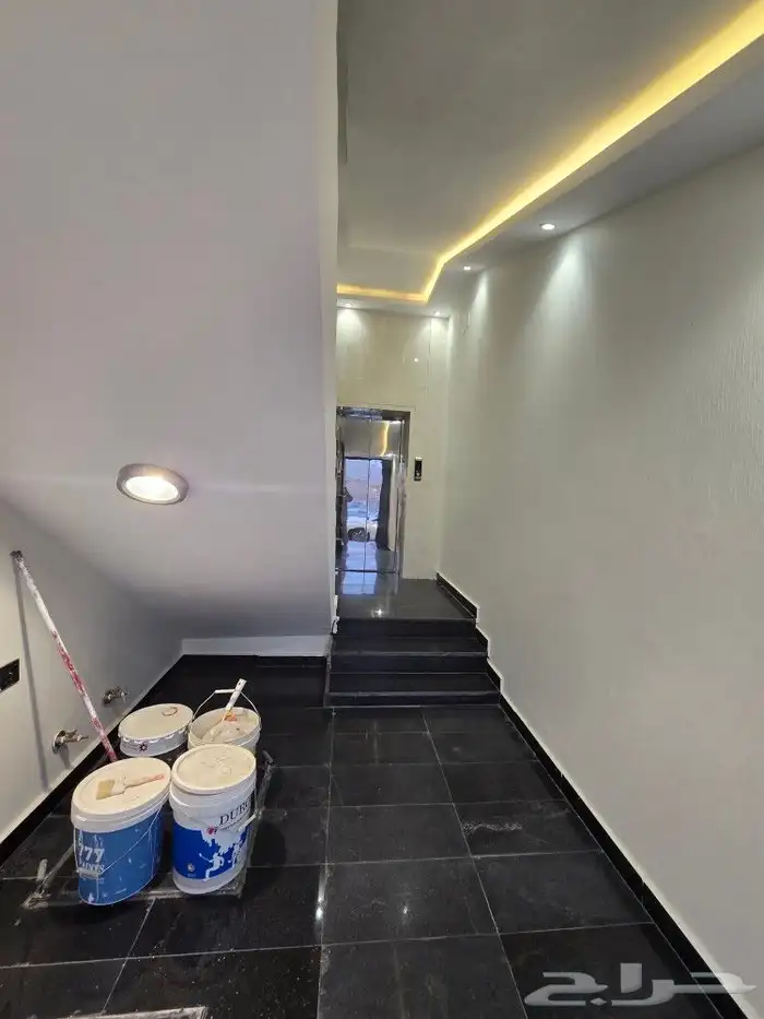 للبيع متبقي دور علوي 6غرف VIP بسطح مستقل من 520 ألف بالضيافه 4