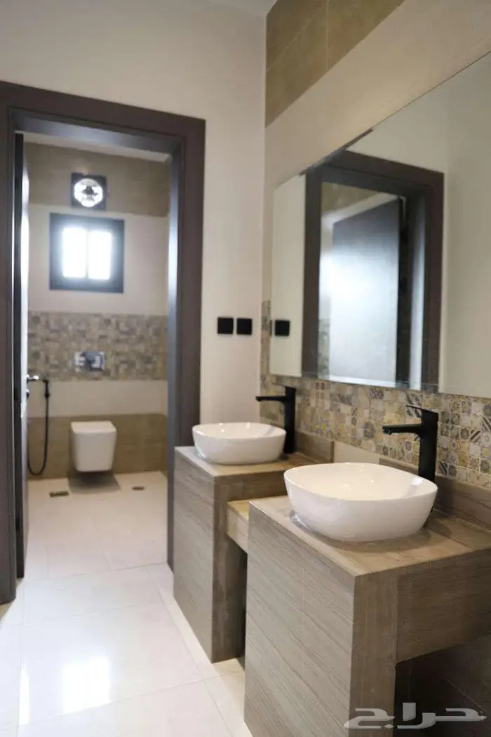 شقة فاخرة للبيع حي البوادي 8