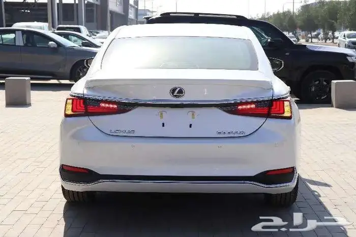 لكزس ES300 H AA 2025 سعودي بدون هامس ربح بنظام الدفعتين 19