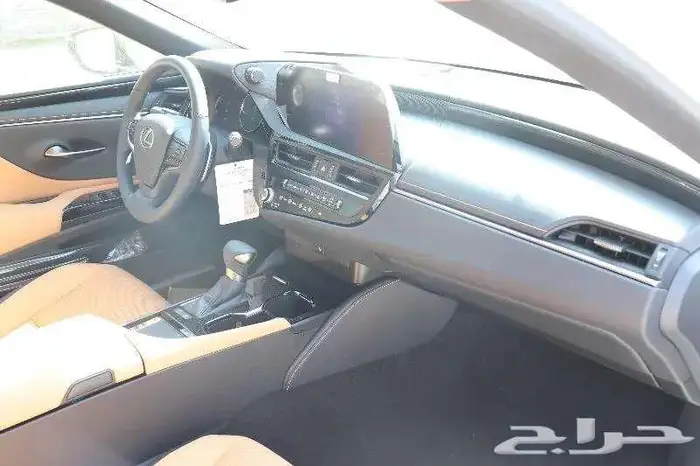 لكزس ES300 H AA 2025 سعودي بدون هامس ربح بنظام الدفعتين 18