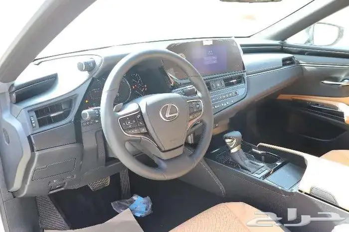 لكزس ES300 H AA 2025 سعودي بدون هامس ربح بنظام الدفعتين 6