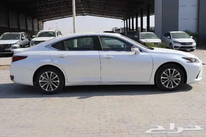 لكزس ES300 H AA 2025 سعودي بدون هامس ربح بنظام الدفعتين 13