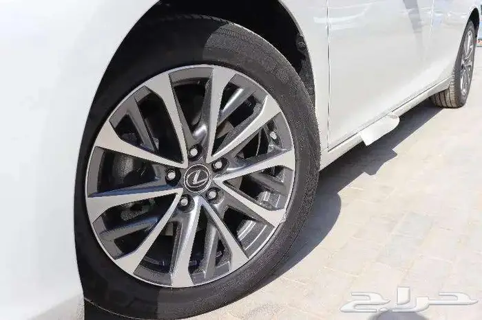 لكزس ES300 H AA 2025 سعودي بدون هامس ربح بنظام الدفعتين 11