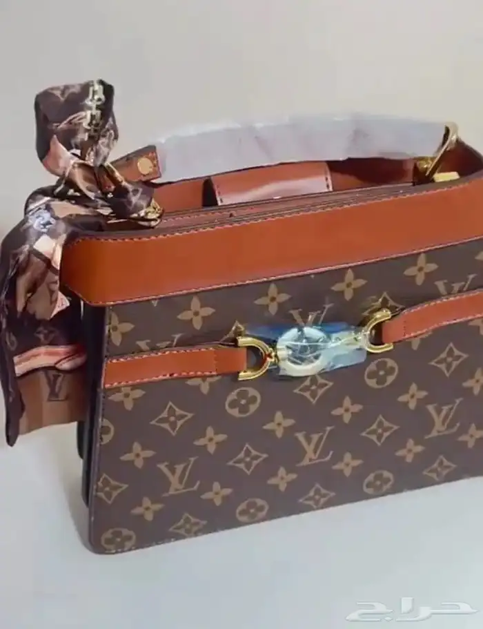 شنطة LV جديده مع هديه قسيمة ب 100 ريال من قولدن سنت 1