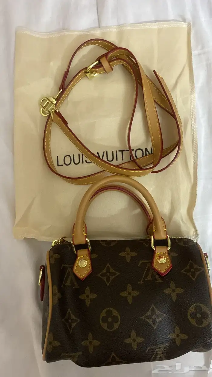 شنطة لويس فيتون السايز ميني مع تعليقه 3