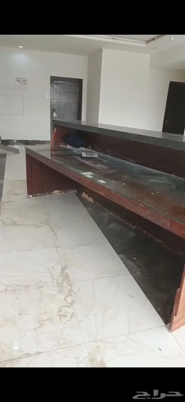 طاولة كونت خشب ملبسة برخام صناعي (مجانية) 0