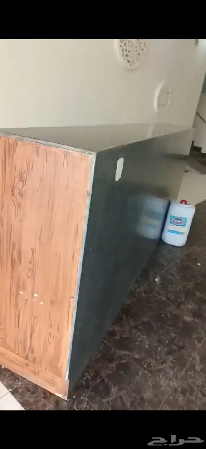 طاولة كونت خشب ملبسة برخام صناعي (مجانية) 1