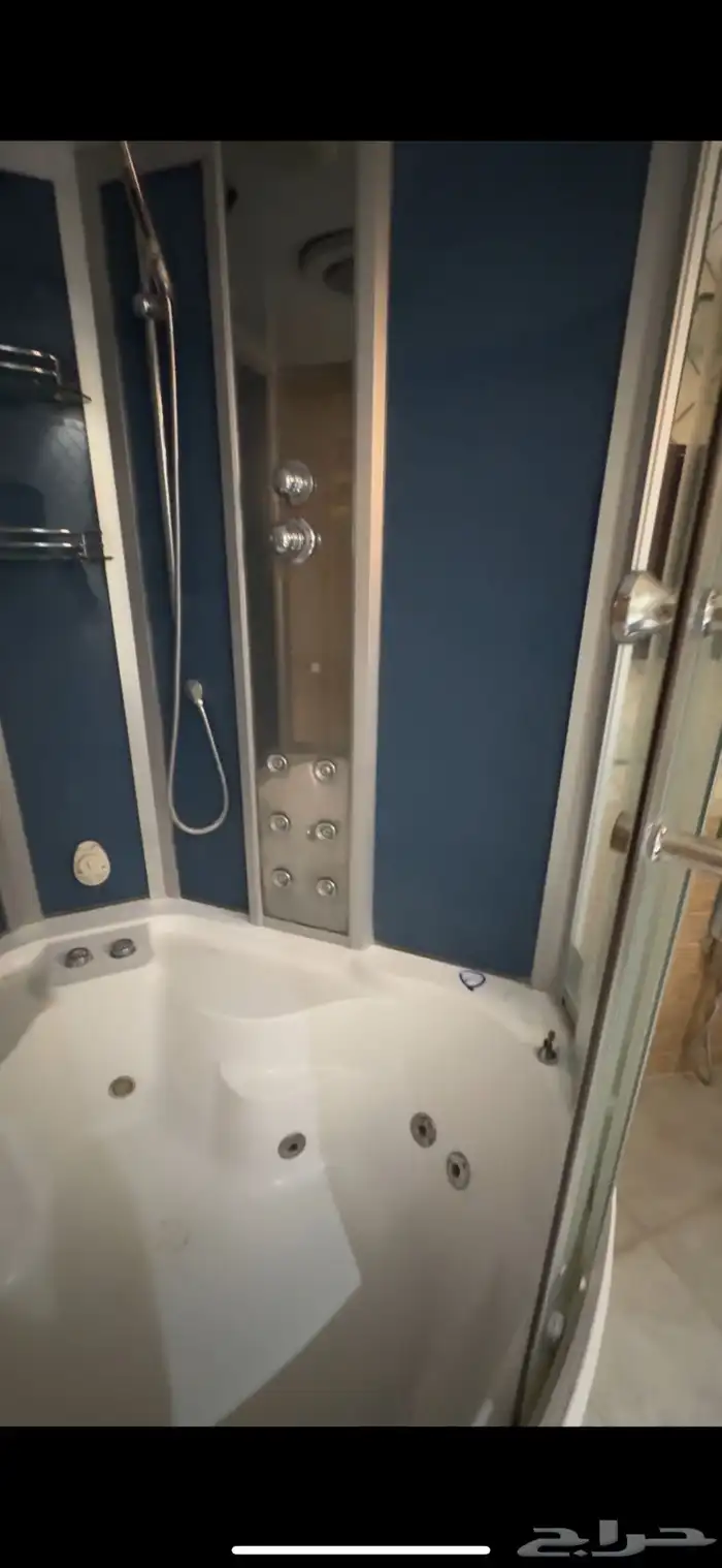 جاكوزي مستخدم نظيف 3