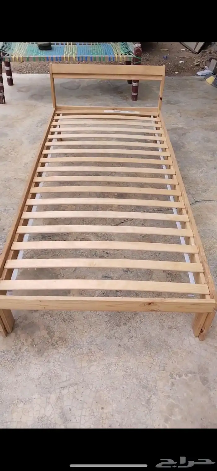 كرسي خشب شبه جديد 0