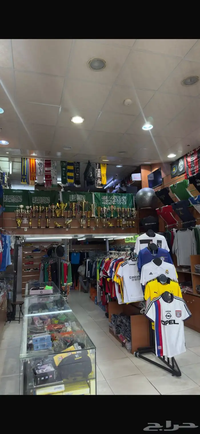 محل ملابس رياضيه 1