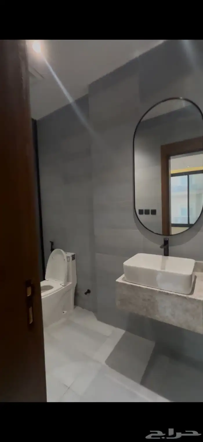 شقة فاخرة للإيجار بحي الزهراء 4