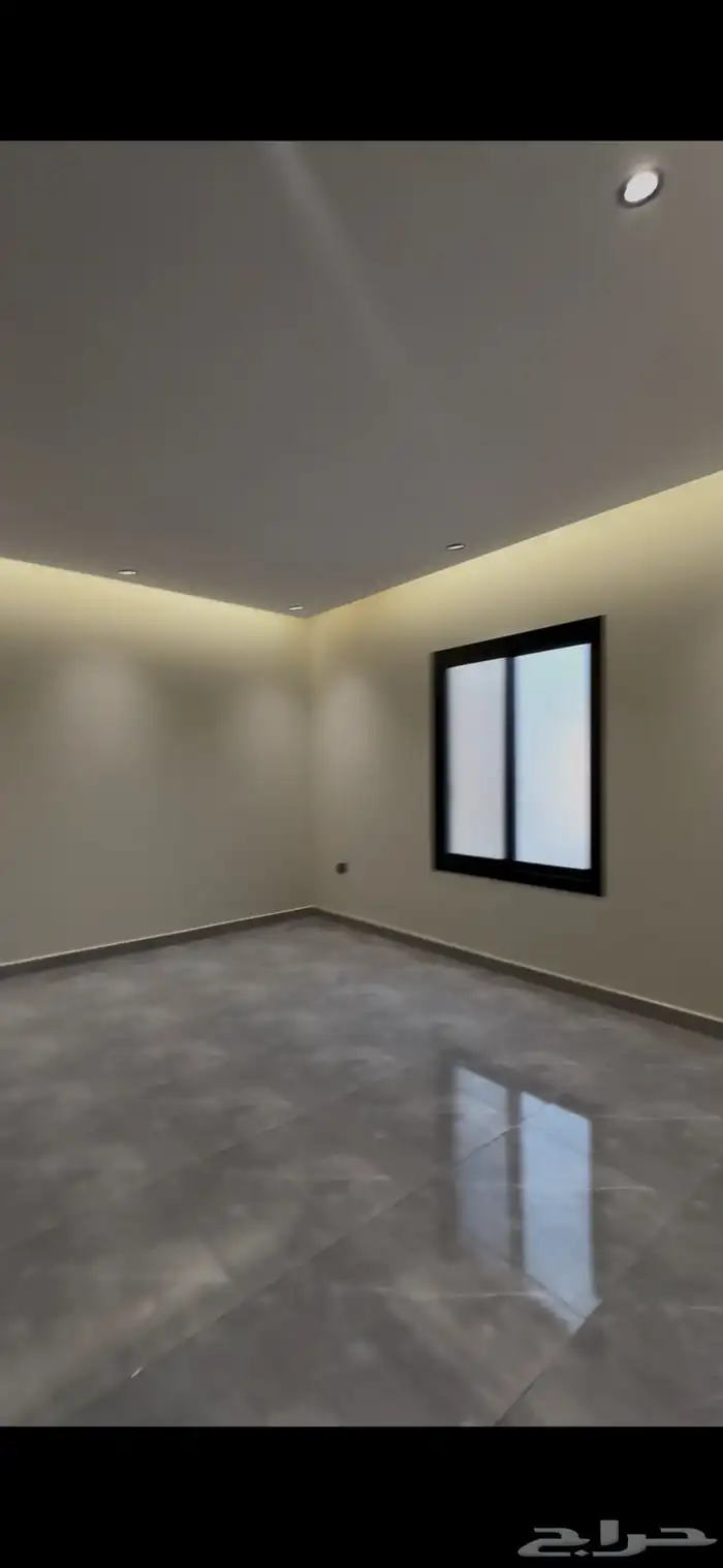 شقة فاخرة للإيجار بحي الزهراء 10