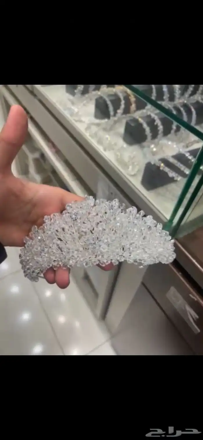 تاج عروسه لبسه وحده والله ويجنن بس مو مبين ف الصوره 0