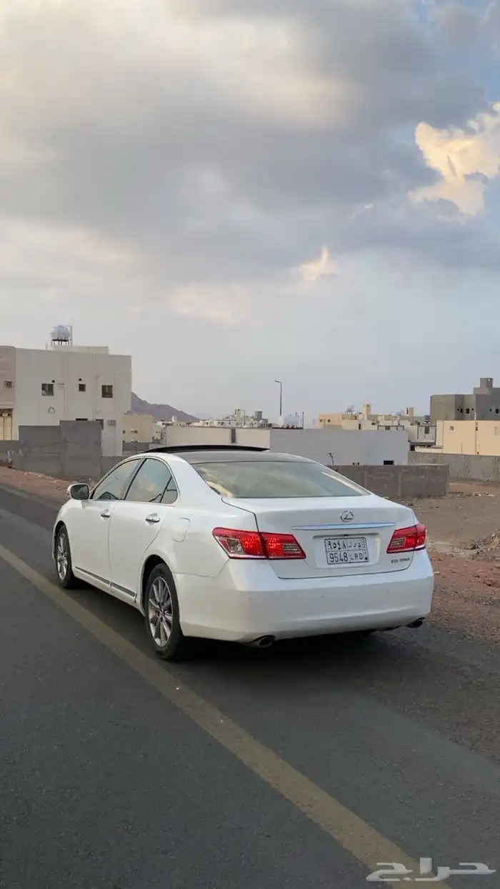 لكزس اي اس 2012 17