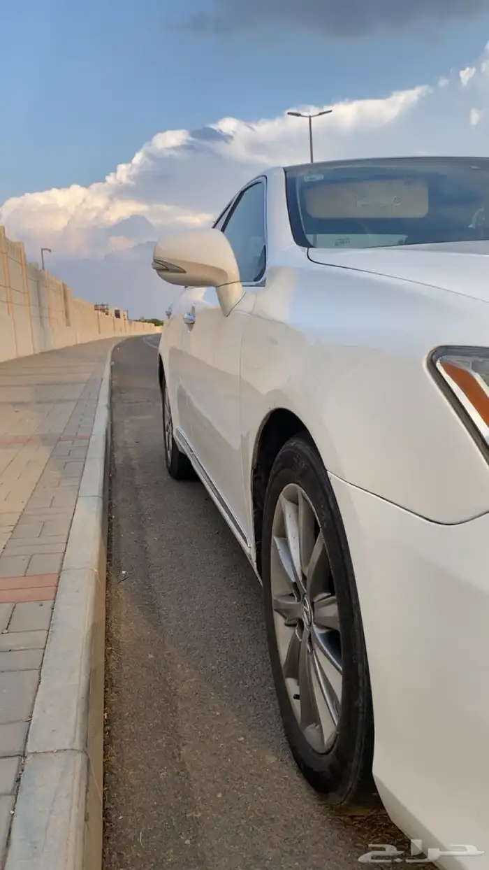 لكزس اي اس 2012 13