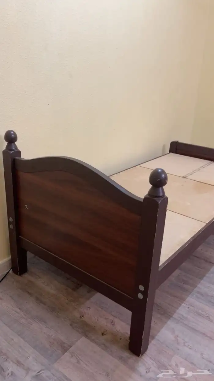 سرير شبه جديد 0