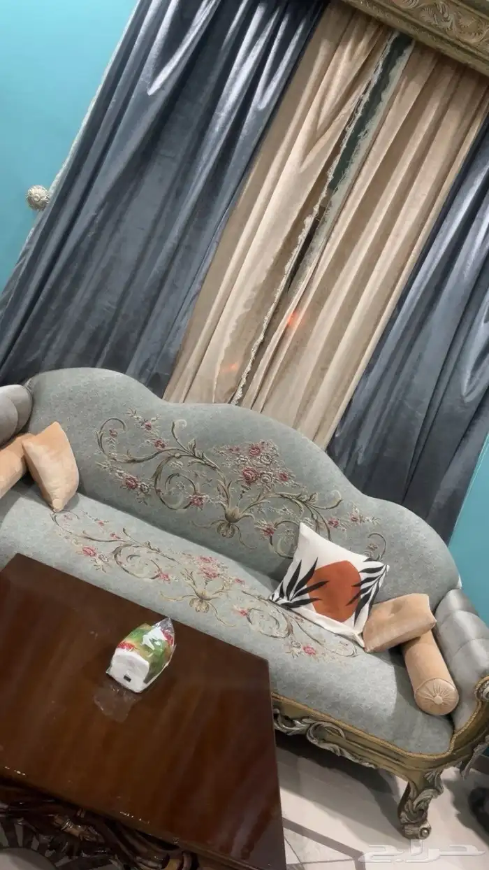 كنب لي البيع اربع قطع 0