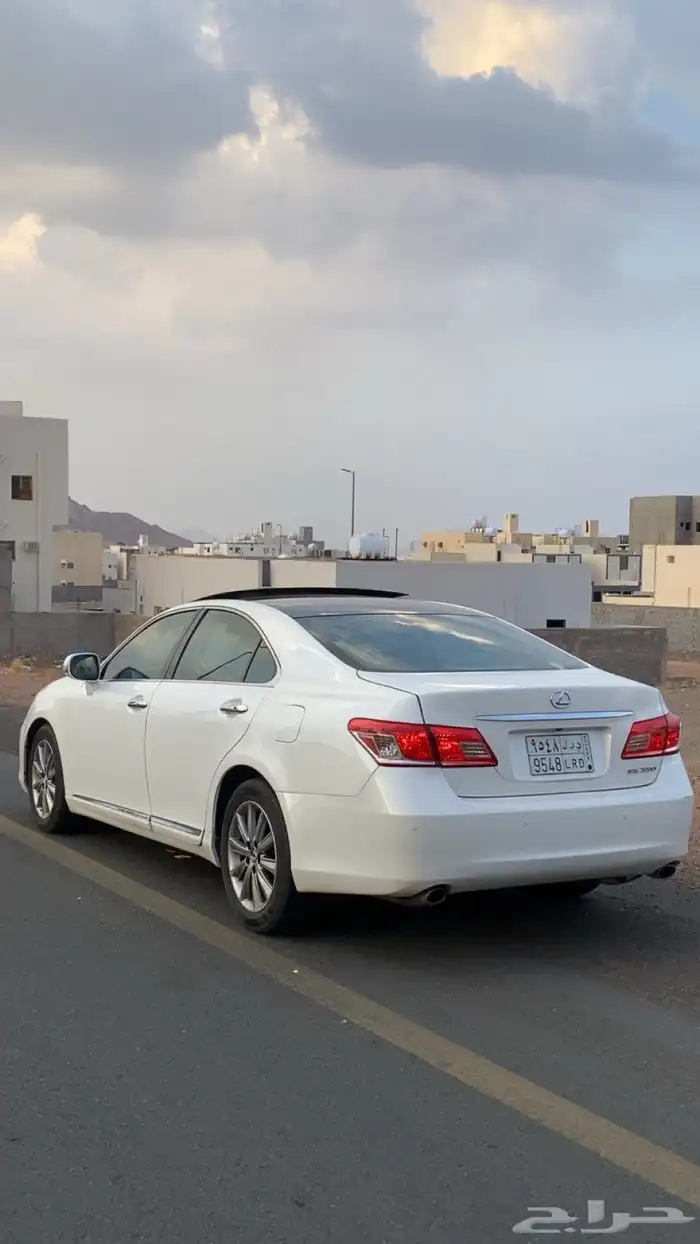 لكزس اي اس 2012 8