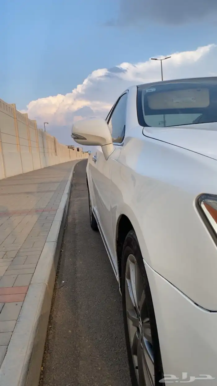 لكزس اي اس 2012 12