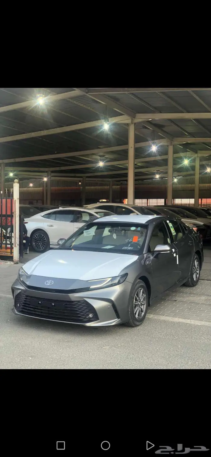 تويوتا كامري E بنزين 2025 كل الألوان رمادي - أسود - أبيض 16