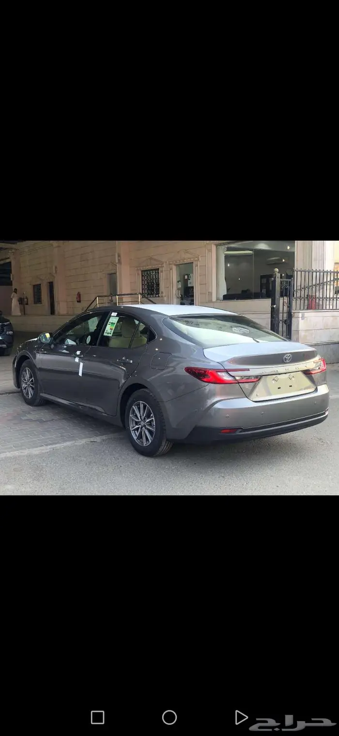 تويوتا كامري E بنزين 2025 كل الألوان رمادي - أسود - أبيض 11