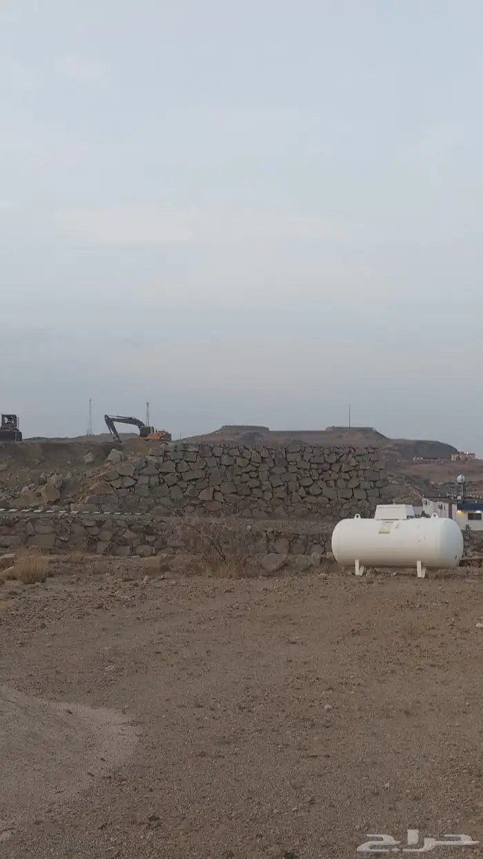 بكلين لبناء الحجر وقص الاراضي ولهدم المباني اتالفه 2