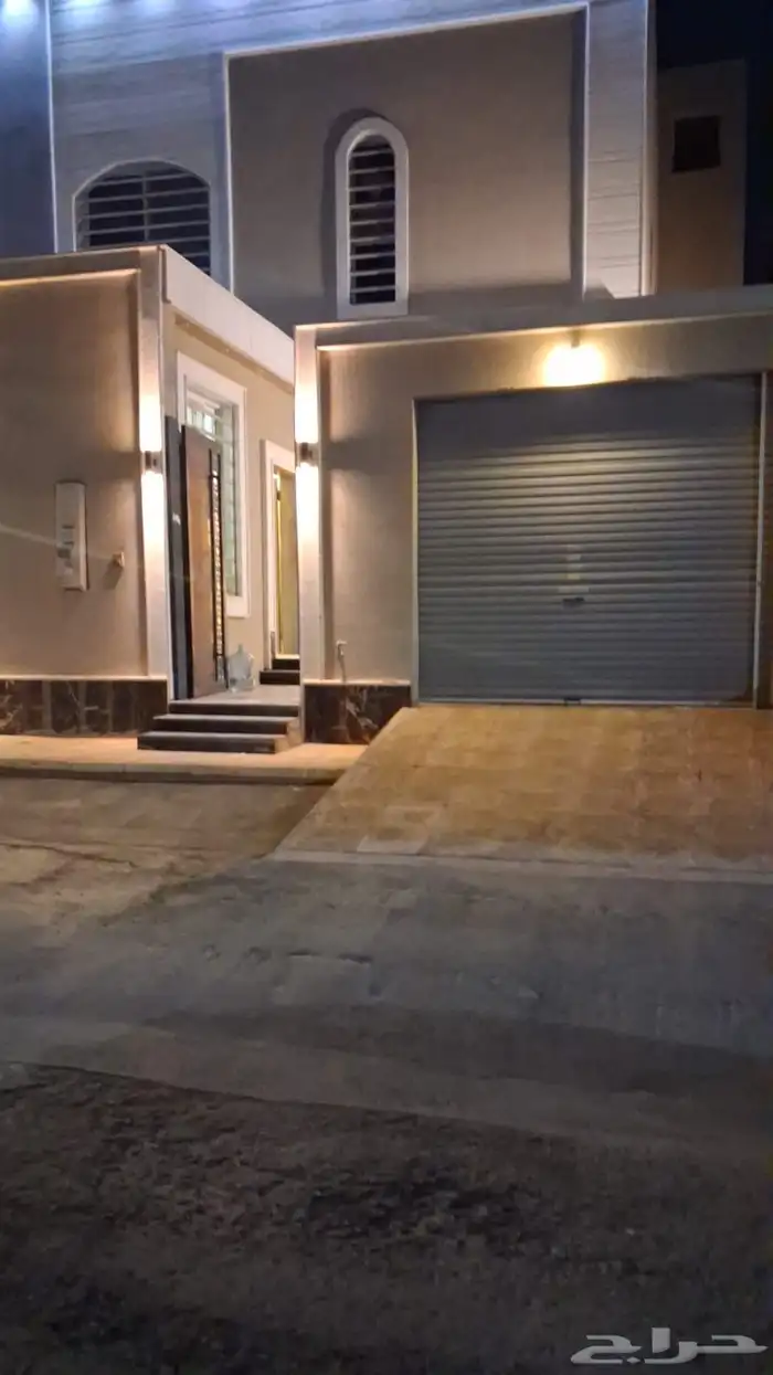 فيلا درج صالة للايجار الشهري او السنوي في حي الحزم 11
