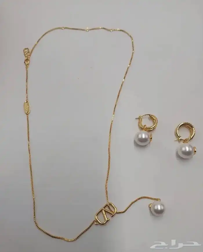 طقم فالنتينو . VALENTINO 0