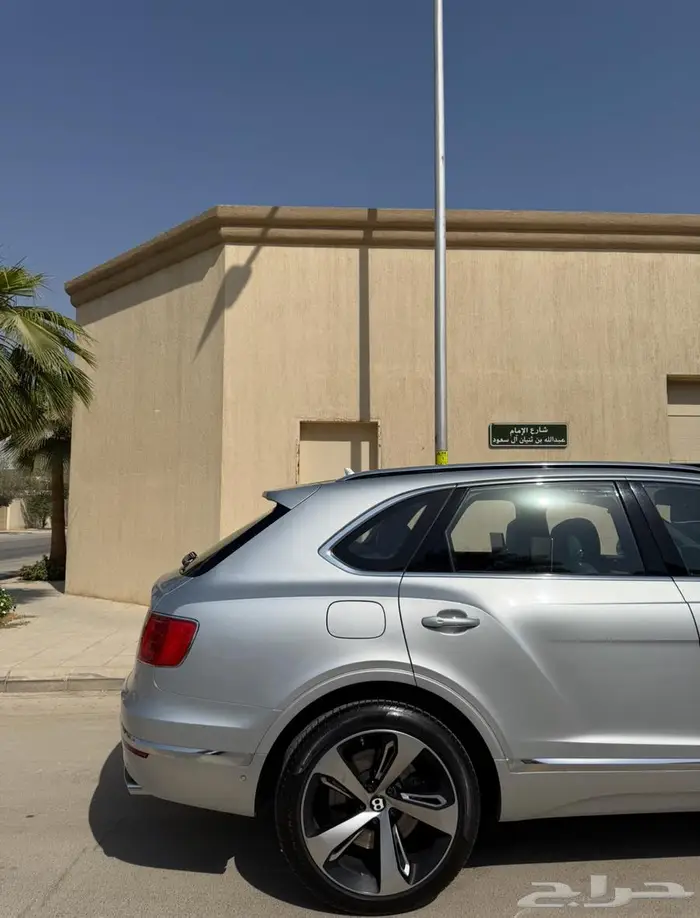 بنتلي بنتايقا ماشي 25 الف 12 سلندر اصدار خاص 3