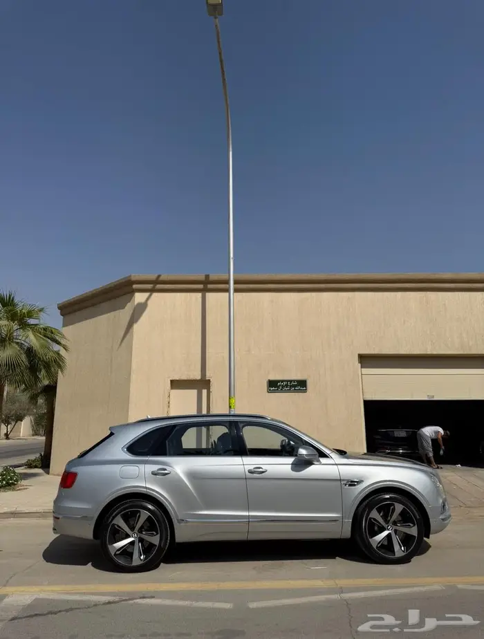 بنتلي بنتايقا ماشي 25 الف 12 سلندر اصدار خاص 2