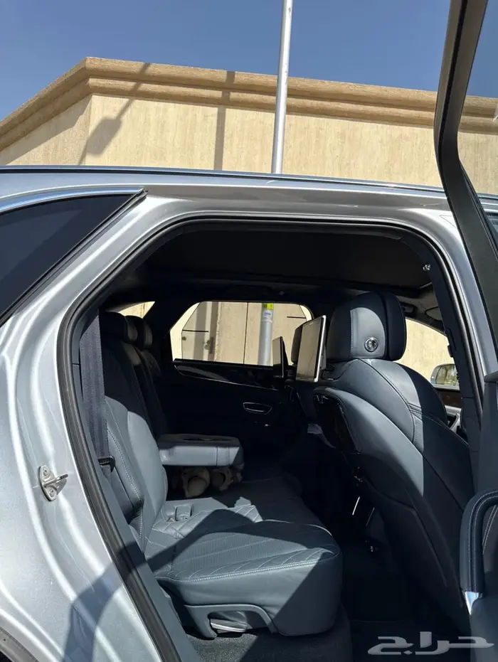 بنتلي بنتايقا ماشي 25 الف 12 سلندر اصدار خاص 10