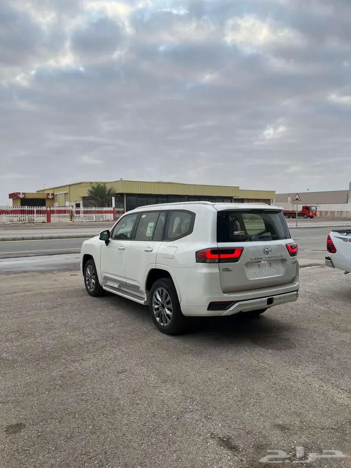 تويوتا لاندكروزر GXR4 بنزين 2025 - كاش و أقساط 4