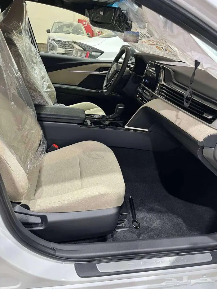 عرض خاص تويوتا كامري LE بنزين موديل 2025 بطاقه جمركيه 6