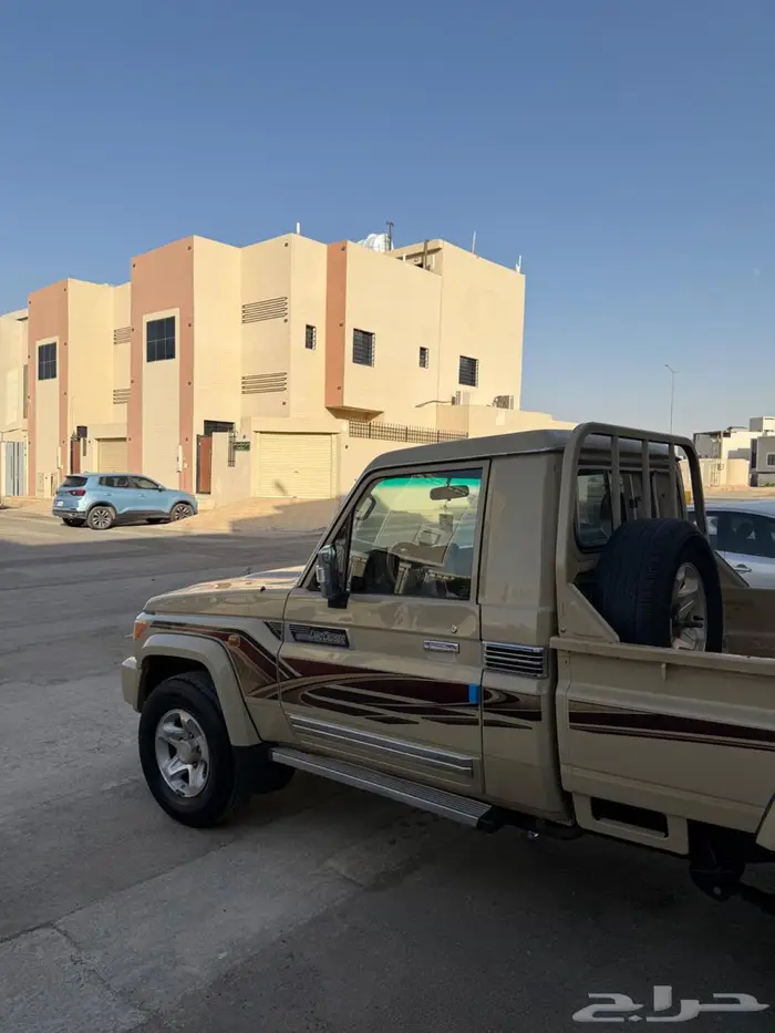 للبيع جيب شاص 2015 نظيف 10