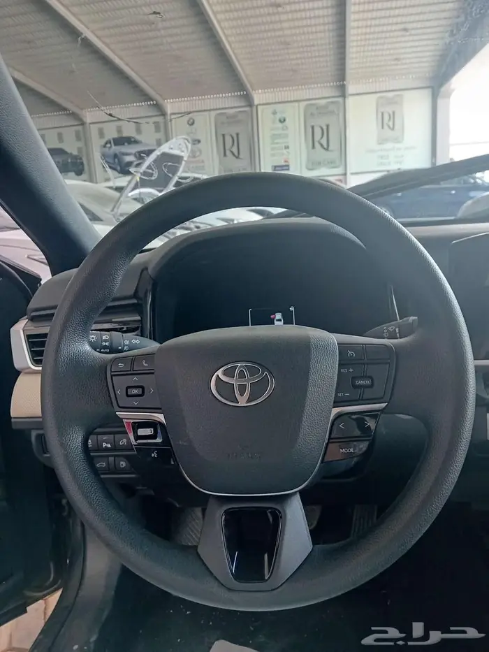 تويوتا كامري E 2025 بنزين عبداللطيف جميل 6