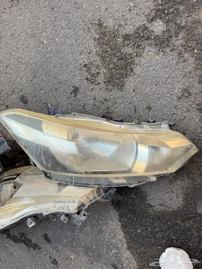 قطع تشليح يارس 2015 شمعات و رفرف 3