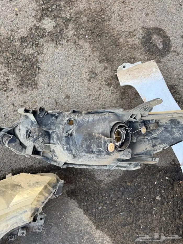 قطع تشليح يارس 2015 شمعات و رفرف 4