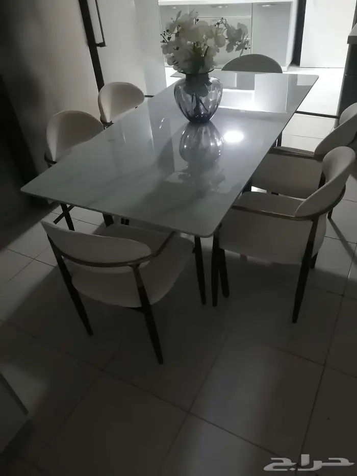 للبيع طاولة طعام عدد 6 كراسي 0
