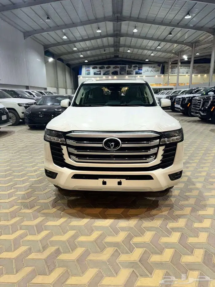 تويوتا لاندكروزر GXR L5 فل كامل تنفس طبيعي 2025 1