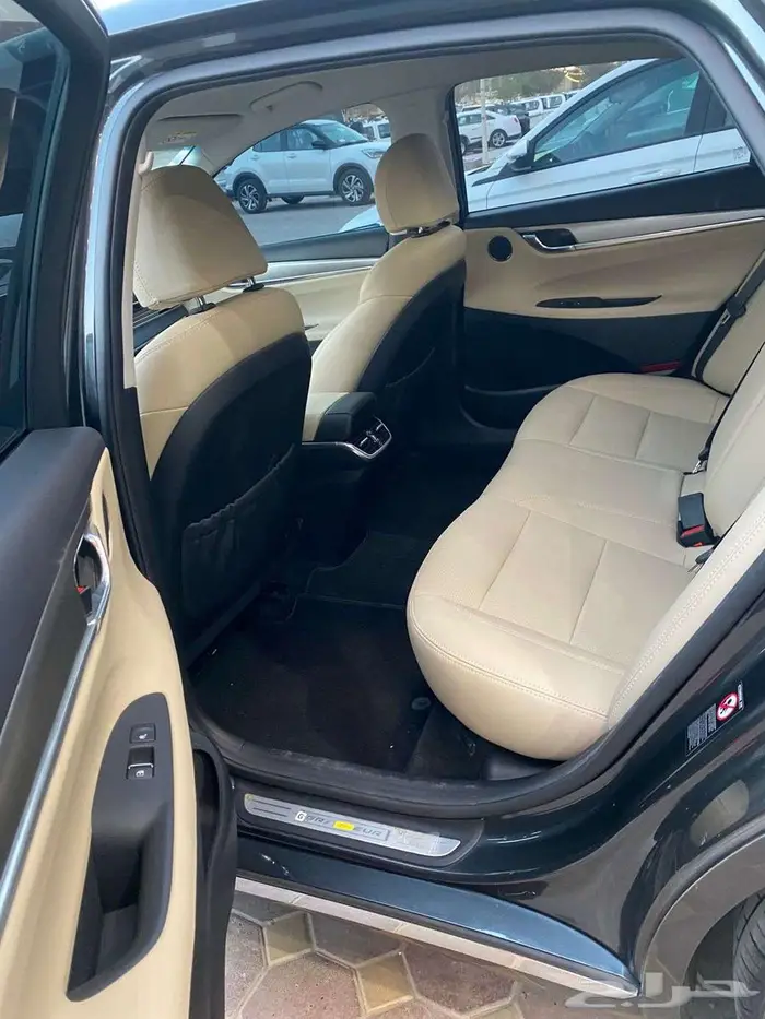 ازيرا 2022 مستورد بنزين شاشه كاميرا بصمه 4 سلندر 2.5 16