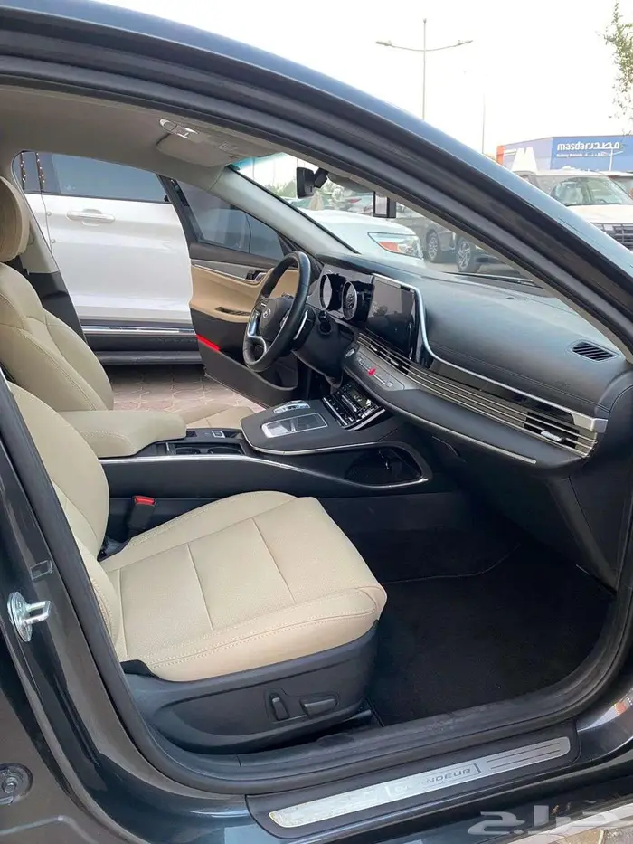 ازيرا 2022 مستورد بنزين شاشه كاميرا بصمه 4 سلندر 2.5 9